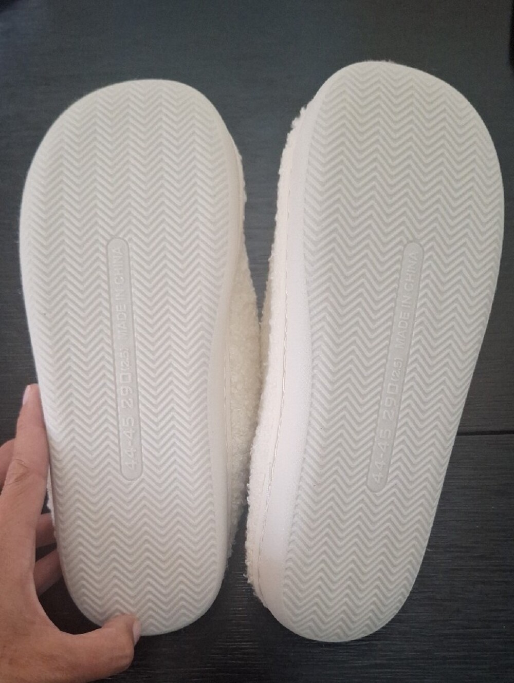 Gilmore Girls Luke's Cream L-xl  9/10  Slip-On Slippers - Picture 4 of 5